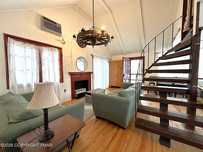 168 Minisink Ave — Photo 6