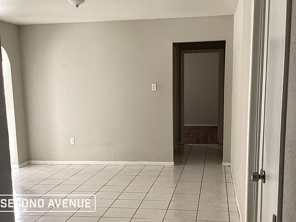2nd image of 517 Gardenia St