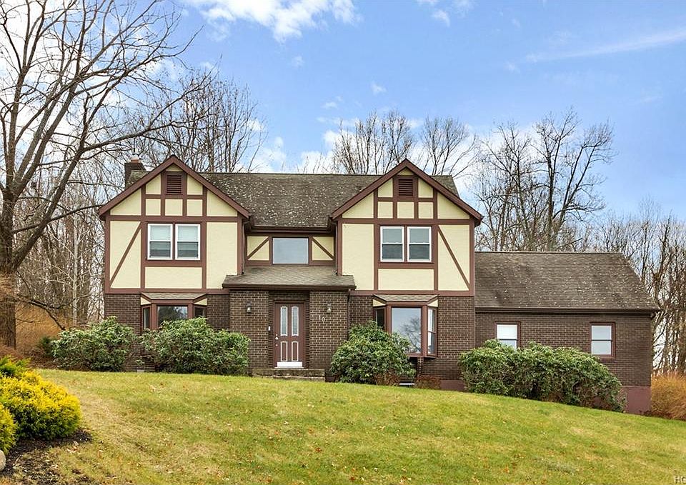1st image of 10 Holland Ct