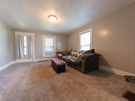 3rd image of 1529 Ravenswood Dr