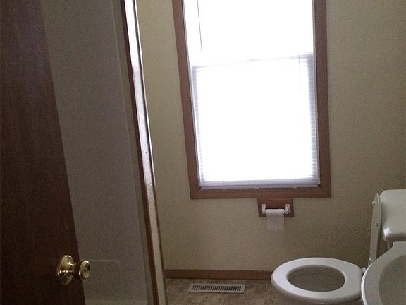 5th image of 205 Maplewood St