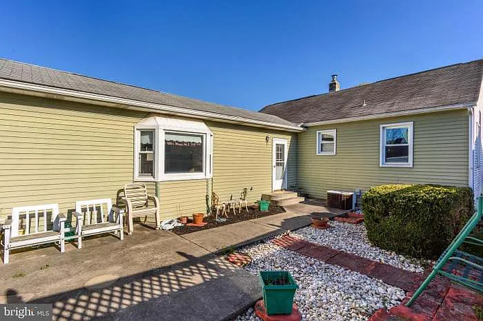 6108 Blue Grass Ave — Photo 4