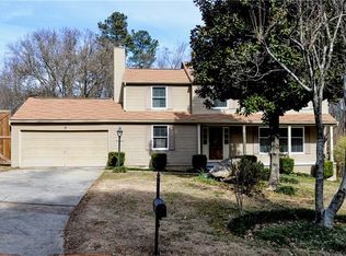 330 N Pond Trl, Roswell, GA 30076