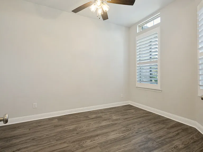 603 Warner Dr — Photo 5