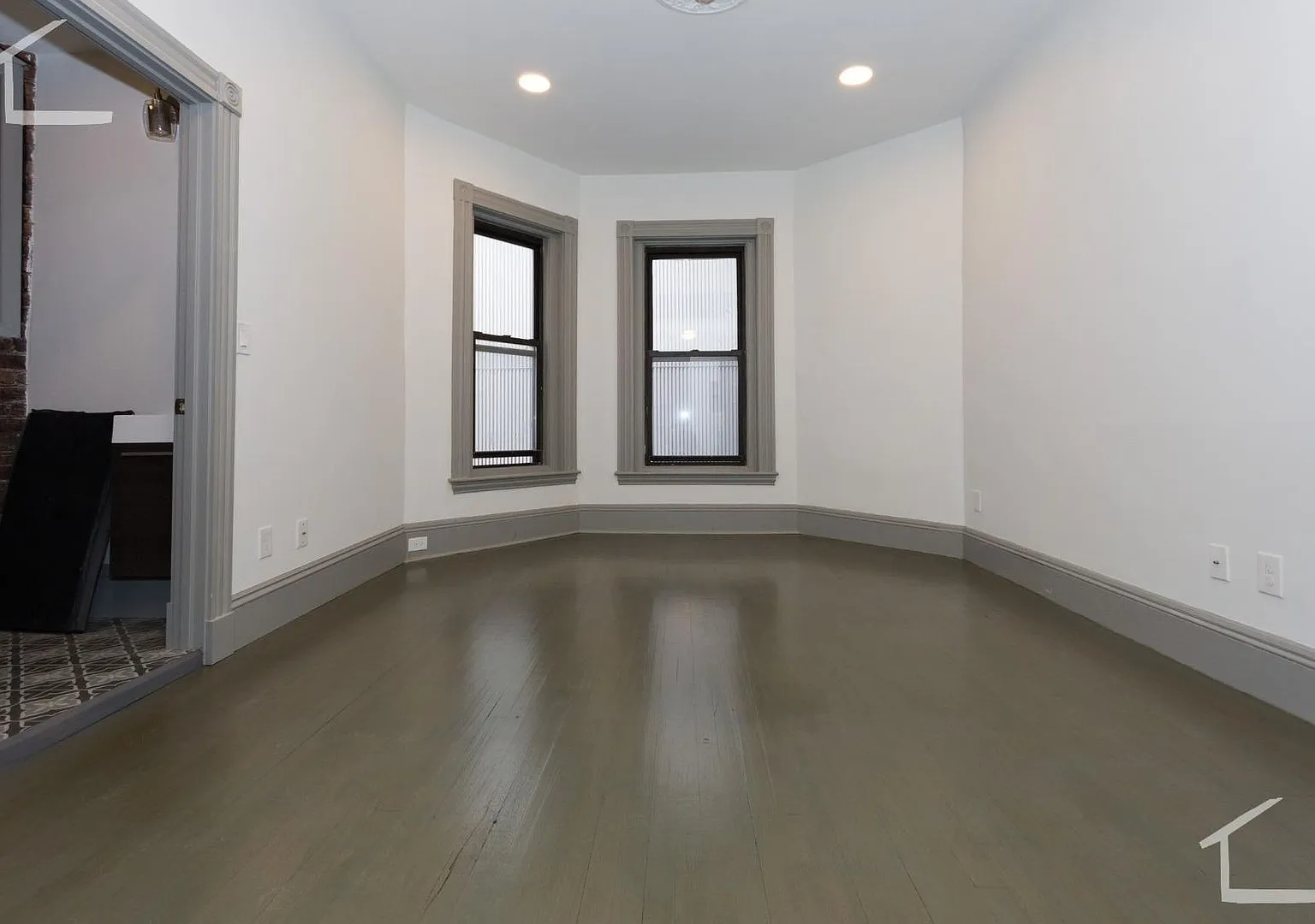 Excellent 3 Bed! — Photo 2