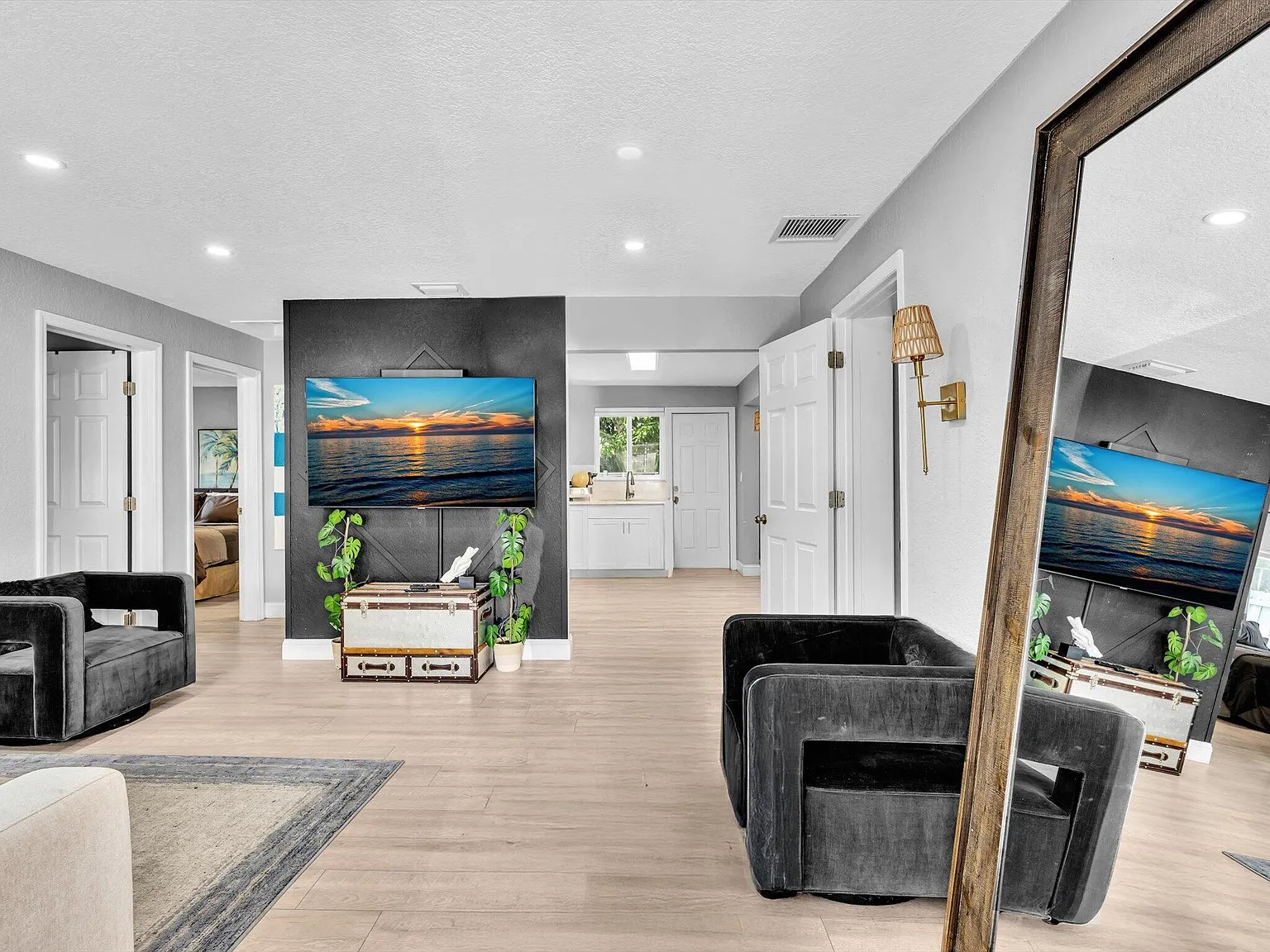 3 bed, 2.0 bath, 1016 sqft, $3,249 — Photo 3