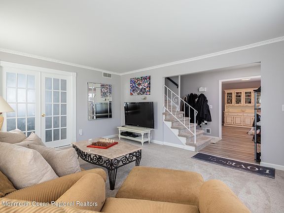 4th image of 6 Pearl Dr