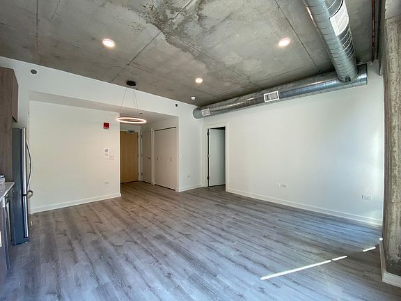 2nd image of 1118-1120 W Patterson Ave #102