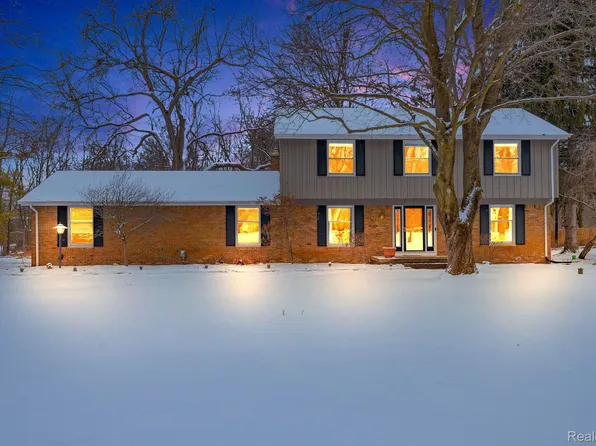 8378 Old Plank Rd, Grand Blanc, MI 48439