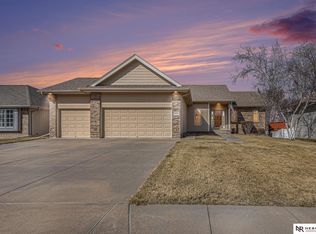 16516 Willow St, Omaha, NE 68136
