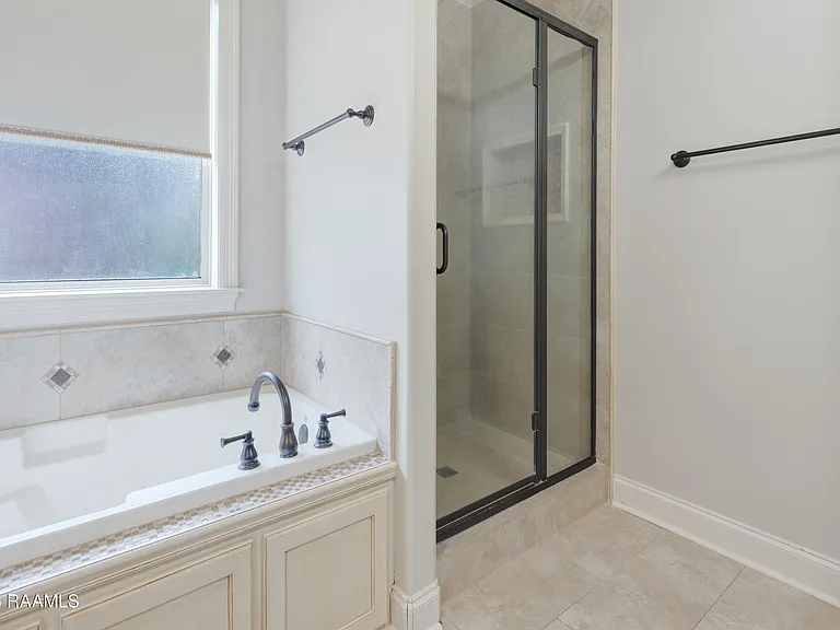 100 Andrews Cor — Photo 13