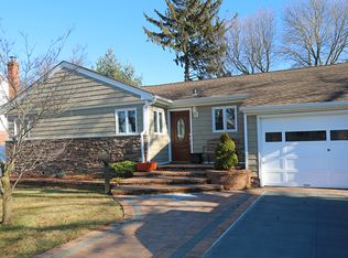 65 Willets Dr, Syosset, NY 11791
