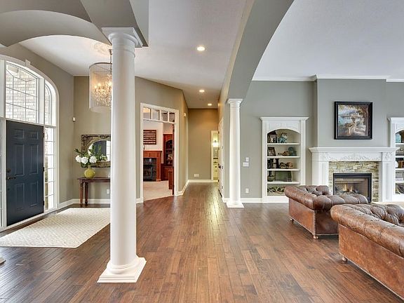 The pillars create a sense of seperation to make the dining room feel formal while maintaining an open concept feel.