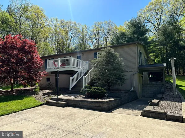 34 Sandrock Ct, Port Matilda, PA 16870