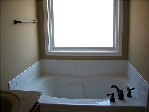 5th image of 1056 Chardea Dr