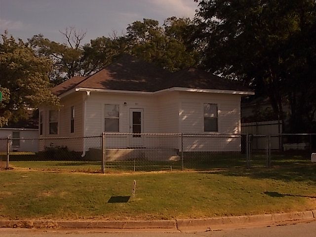 1st image of 501 SE 30th St