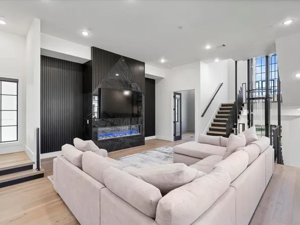 948 Blackshire Ln, Houston, TX 77055