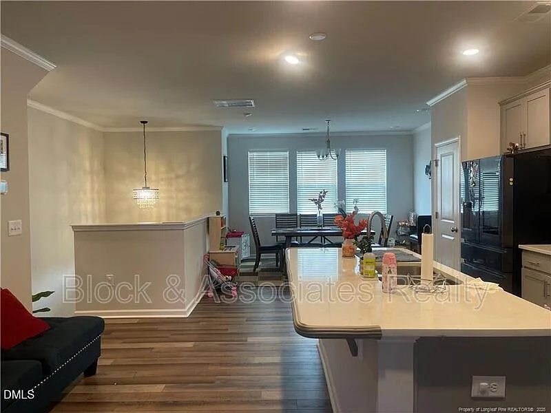 4 bed, 3.5 bath, 2068 sqft, $2,250 — Photo 4
