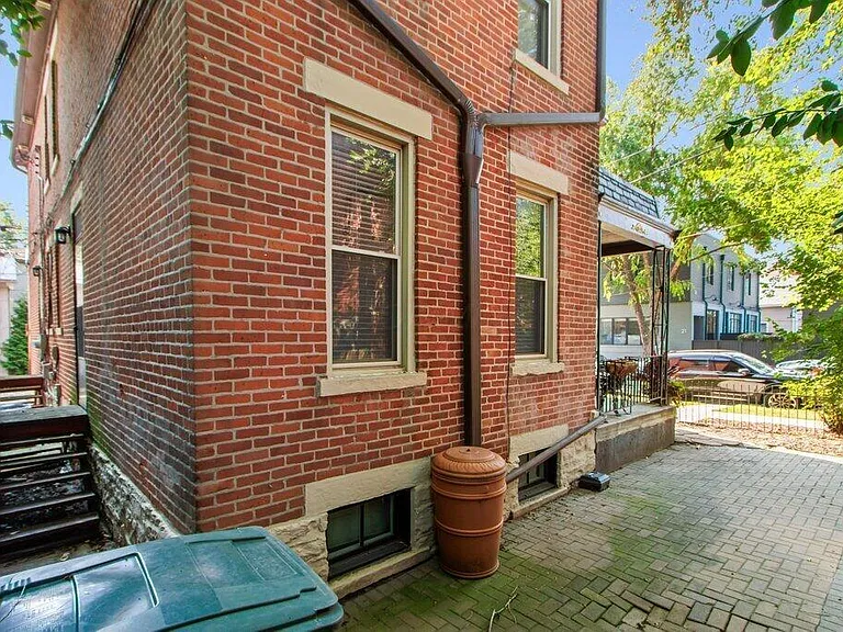 Private patio with view to the street