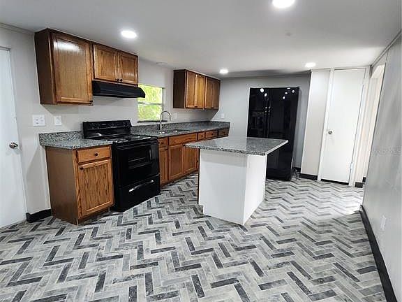 3rd image of 14851 Dade St