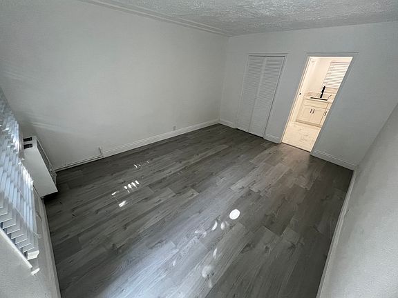 4th image of 851 S Kenmore Ave #F19e0cdfc