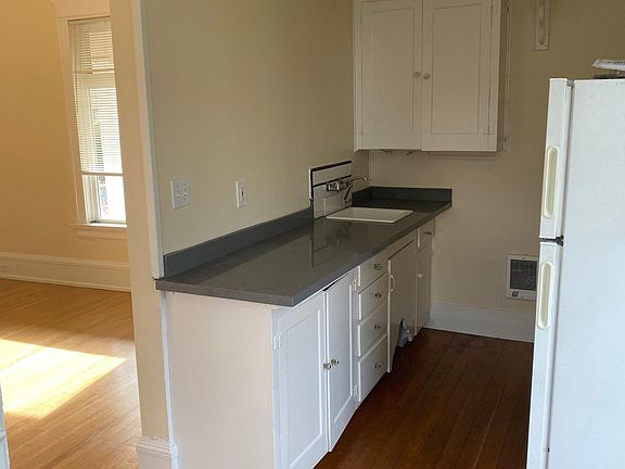 Counter/sink large over head cupboard