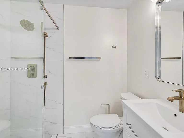 1033 NE 17th Way #803 — Photo 9