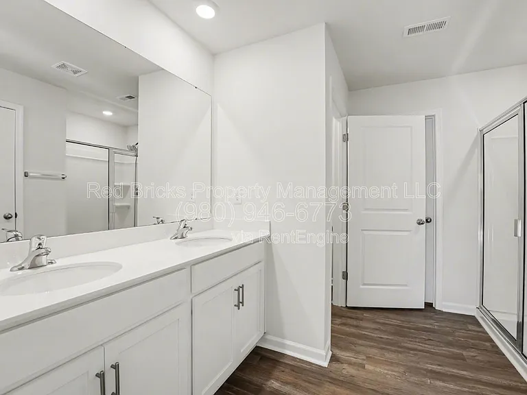 7847 Whispering Stream Dr — Photo 22