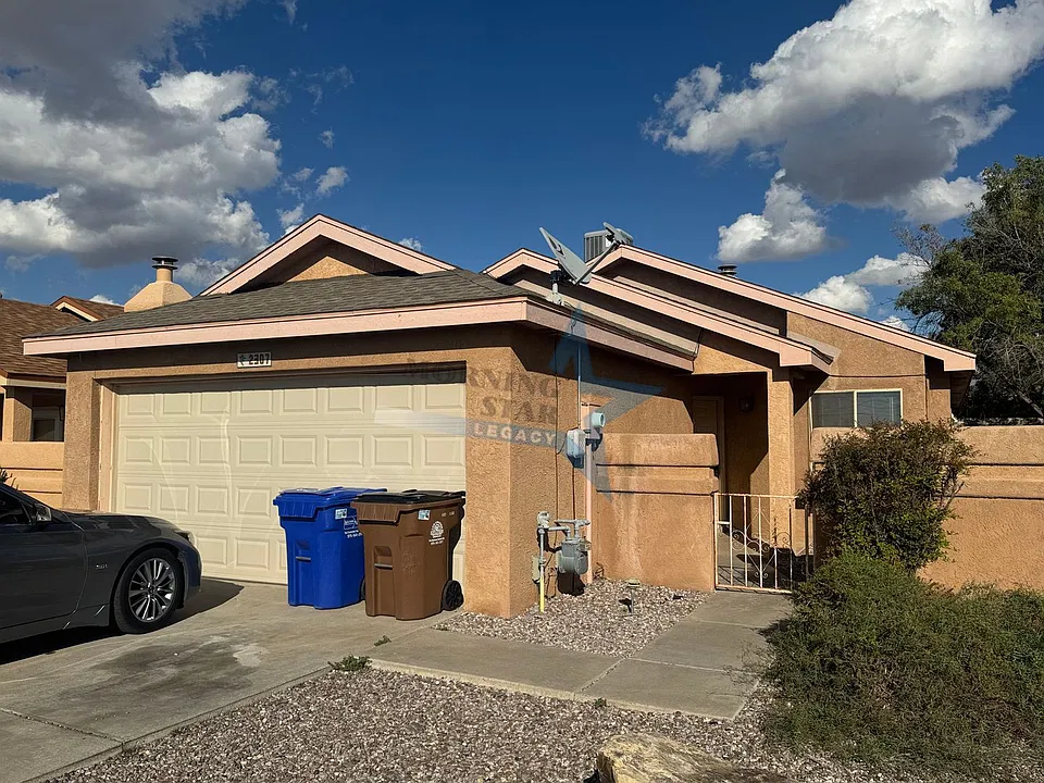 2307 S Don Roser Dr