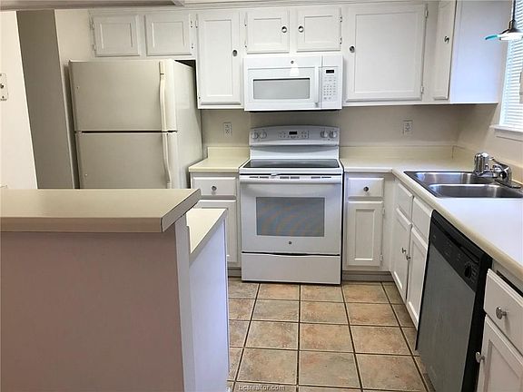 5th image of 1904 Dartmouth St APT M1