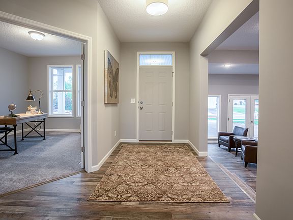 Photos of a similar Mulberry II model