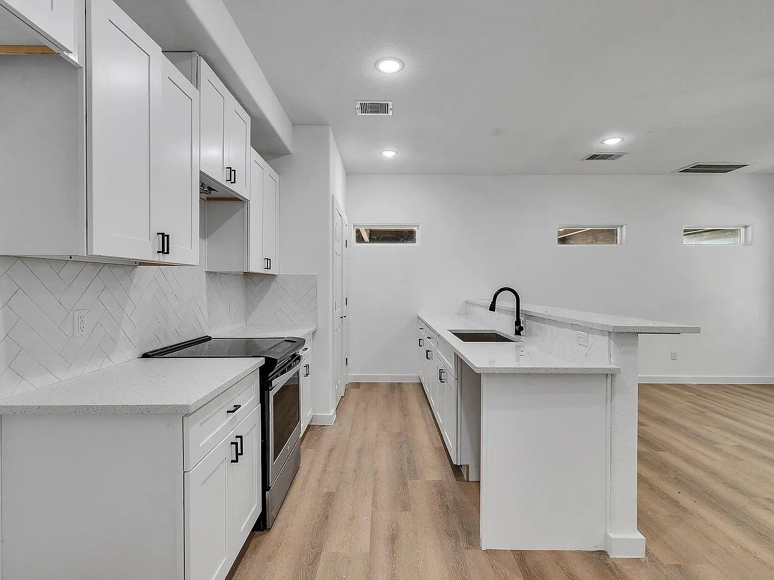 3 bed, 2.5 bath, 1500 sqft, $1,900 — Photo 2