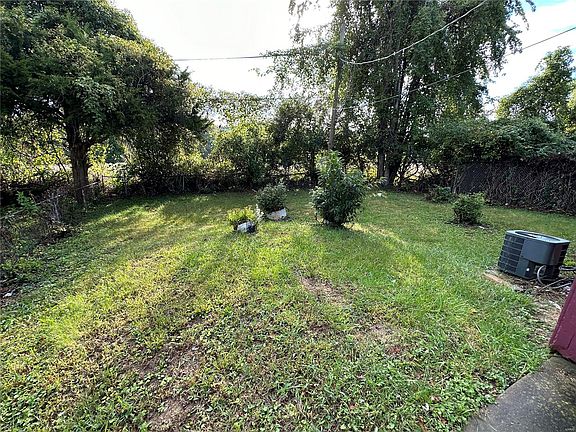 2nd image of 10332 Castle Dr