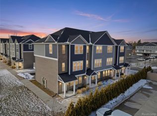 5904 Square Lake Ct, Troy, MI 48085