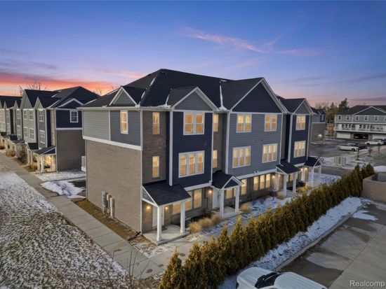 5904 Square Lake Ct, Troy, MI 48085
