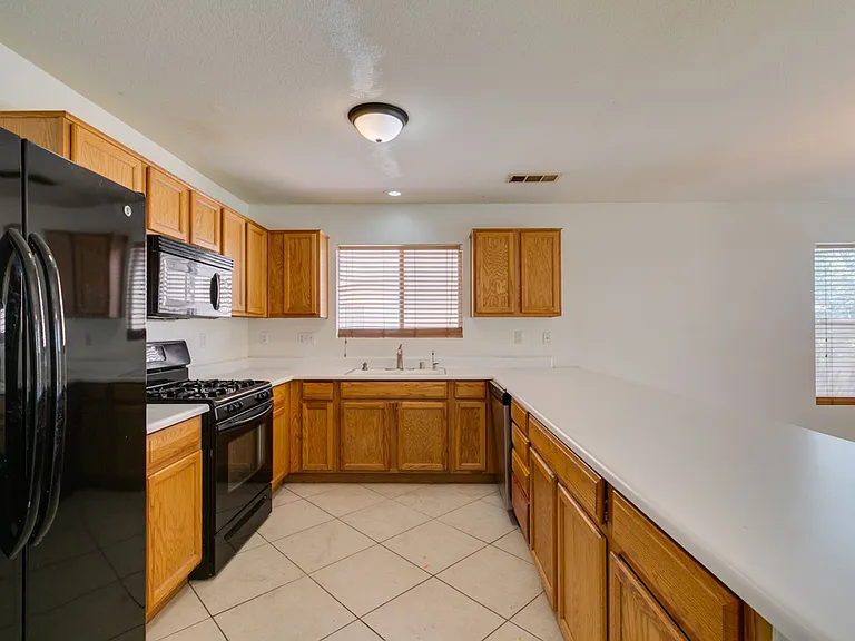 5025 Glittering Star Ct N — Photo 34