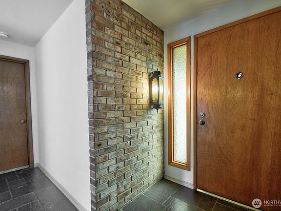 4th image of 3029 Edgewood Drive SE