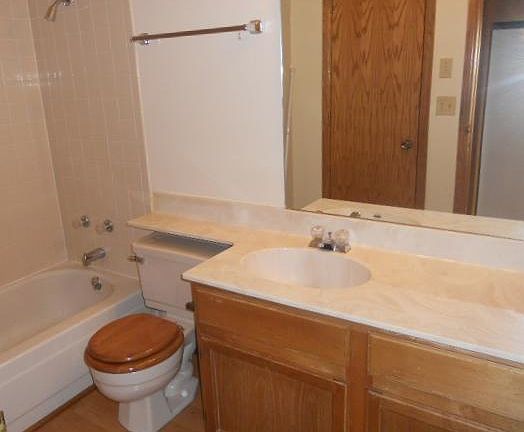 3rd image of 3531 Windmill Dr APT M1