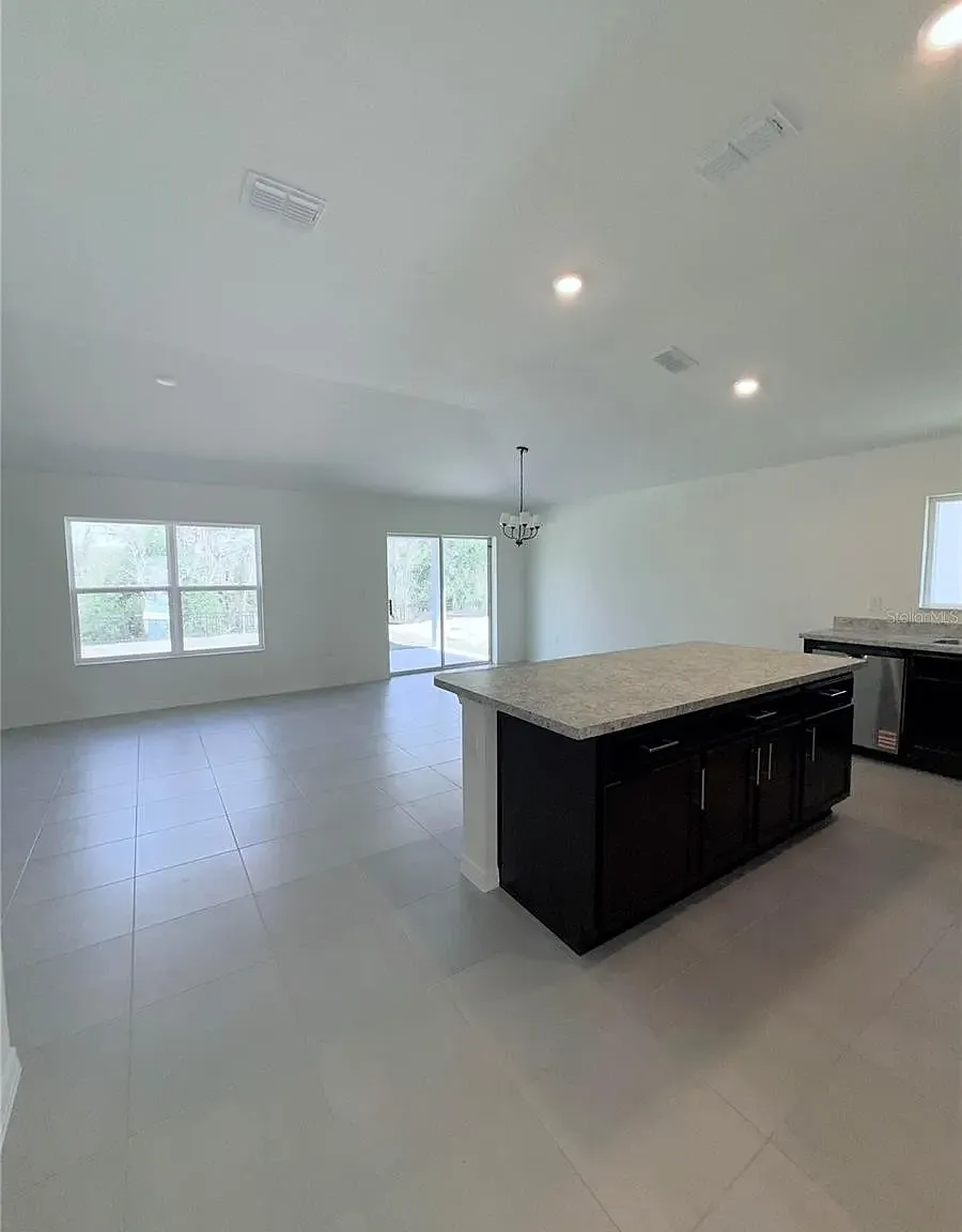 4 bed, 1707 sqft, $2,295 — Photo 3