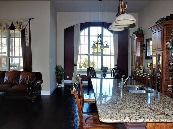 5th image of 301 Enid Dr