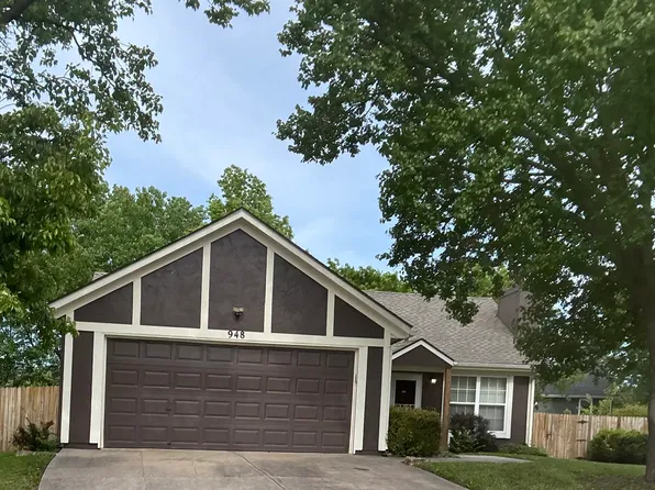 948 N Pine St, Olathe, KS 66061