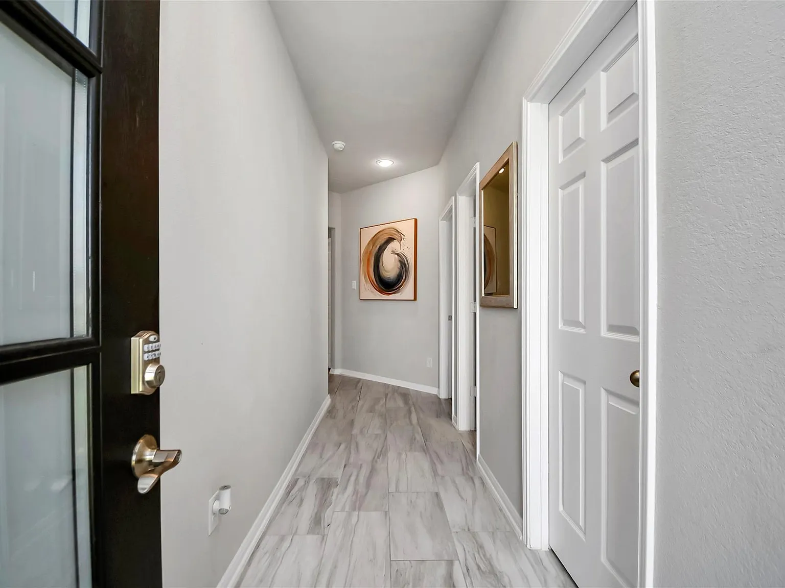 3 bed, 2.0 bath, 1411 sqft, $2,100 — Photo 2
