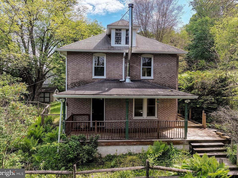 1st image of 61 Bradley Ave