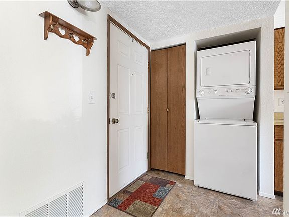 4th image of 270 SE Barrington B106