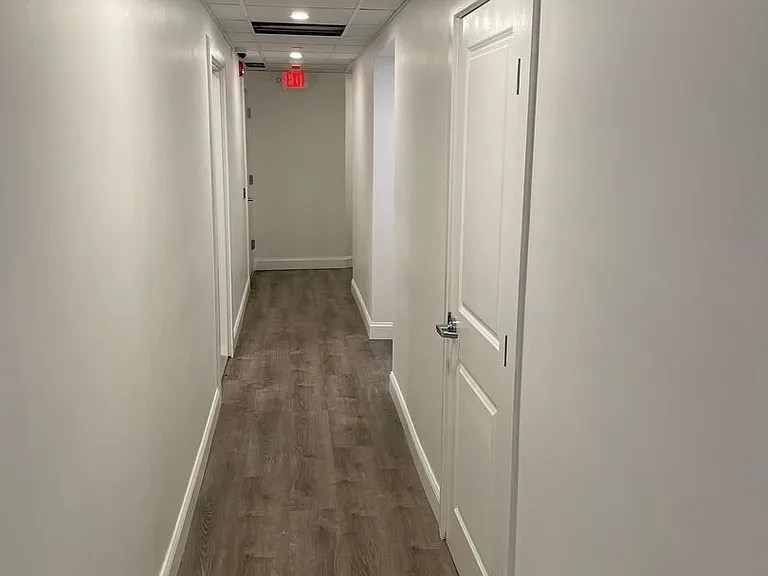 CORPORATE EXECUTIVE HOUSING — Photo 41
