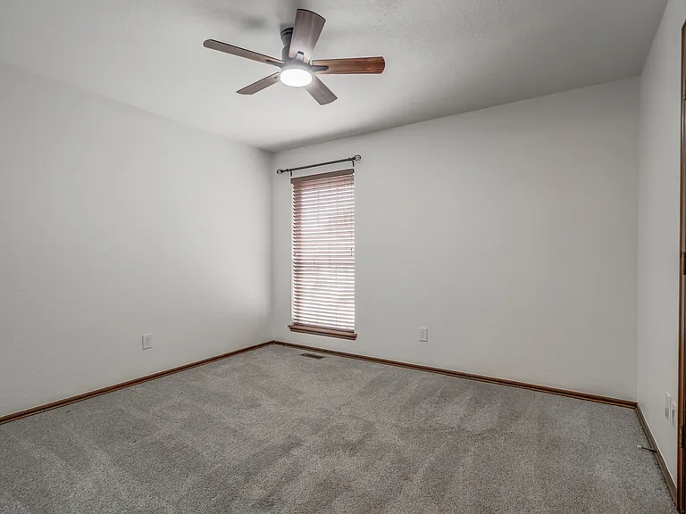1817 Victoria Dr — Photo 26