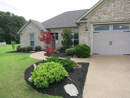 2nd image of 16 Bedford Farms Dr