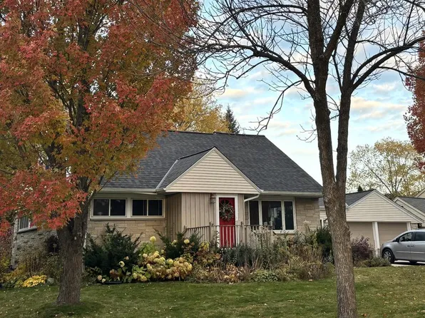 W73N917 London COURT, Cedarburg, WI 53012