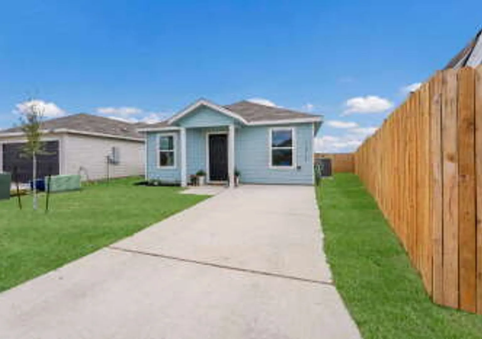 Charming 4-Bedroom Oasis with 2 Full Baths in Converse - 1500 Sq Ft of Comfort! — Photo 3