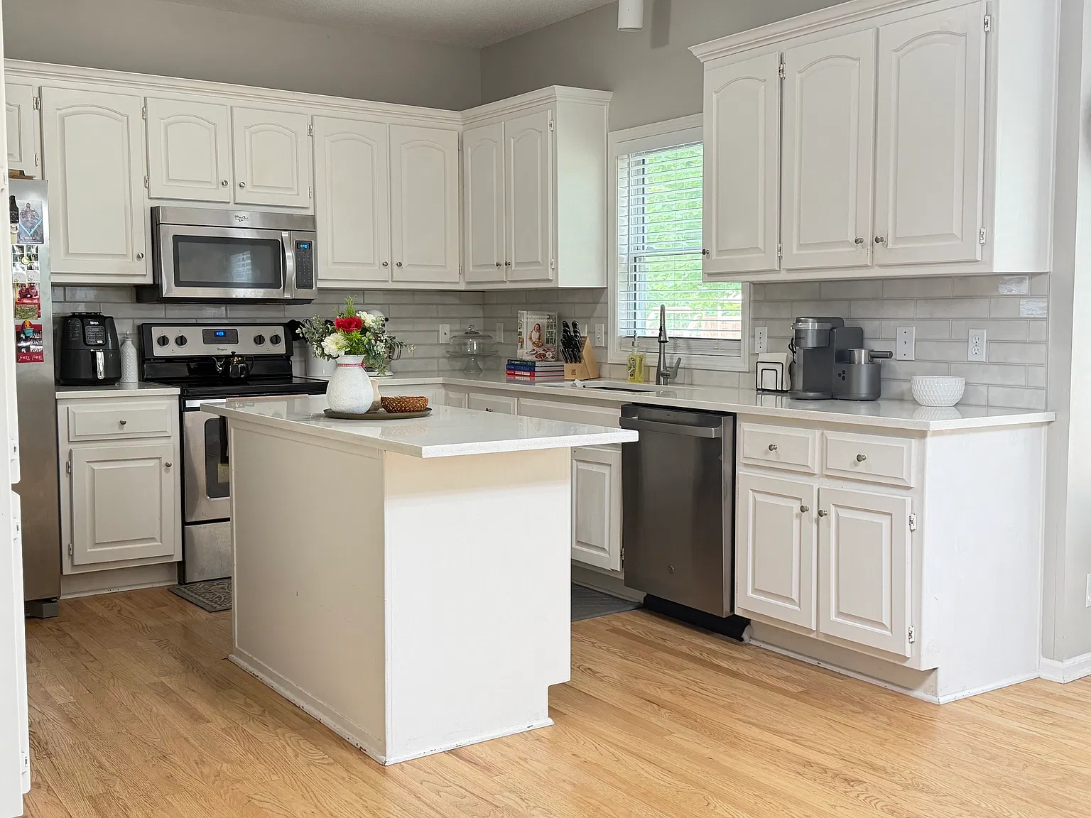 4 bed, 3.5 bath, 3300 sqft, $2,950 — Photo 4